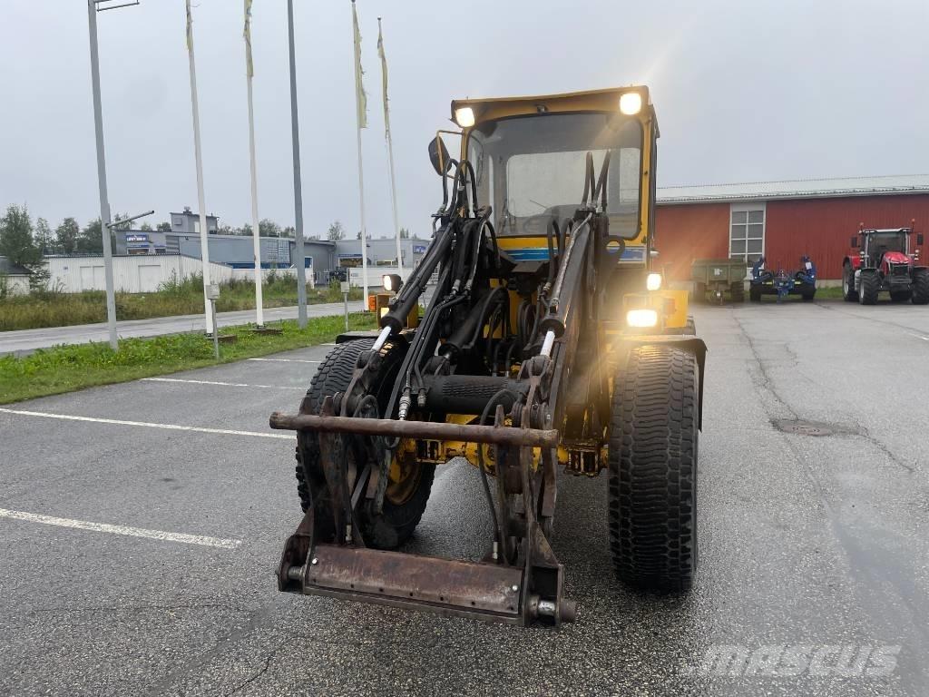Volvo BM 4200 لوادر بعجل