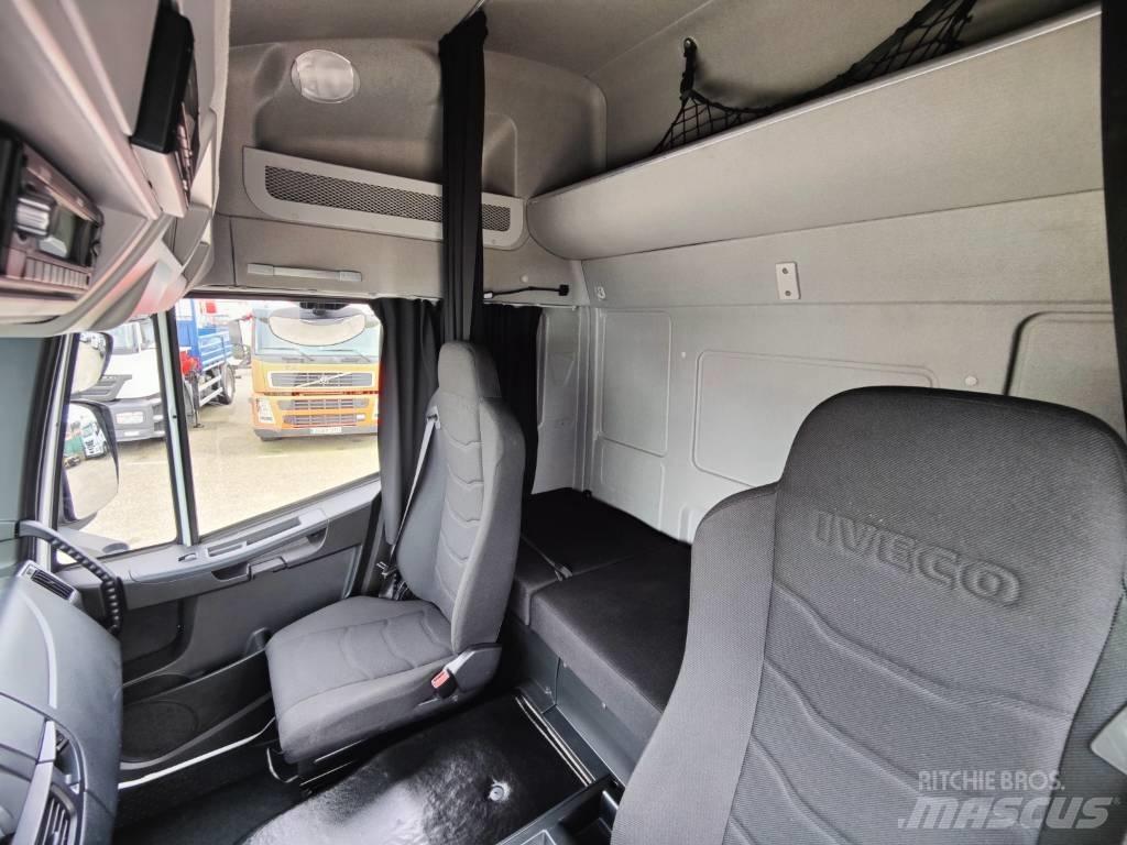 Iveco 180E 28 شاحنات ذات هيكل صندوقي