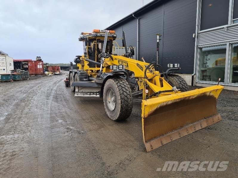 Veekmas FG 244 معدات تمهيد الطرق