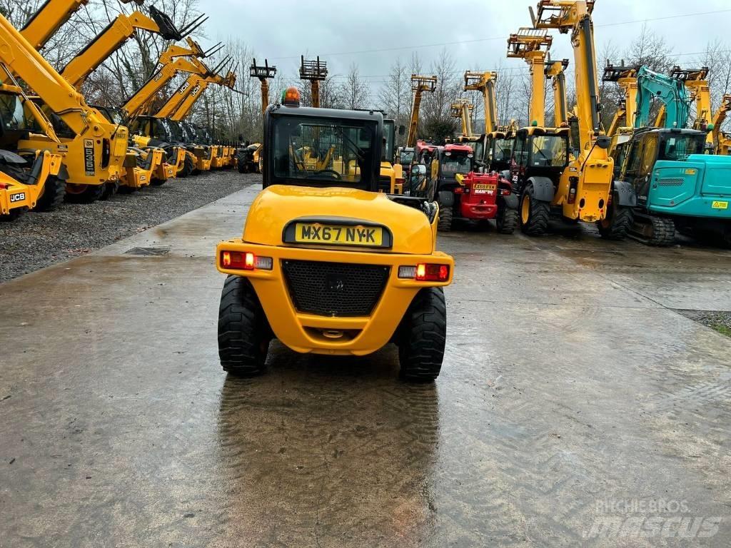 JCB 520-40 مناولات متداخلة