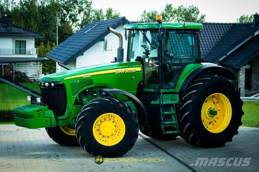 John Deere 8220 الجرارات