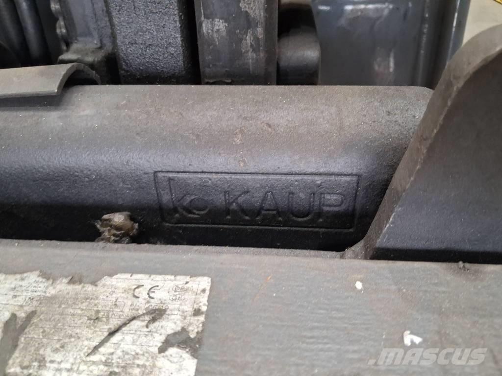 Toyota 8 FBMKT 30 شاحنات ذات رافعات شوكية تعمل بالكهرباء