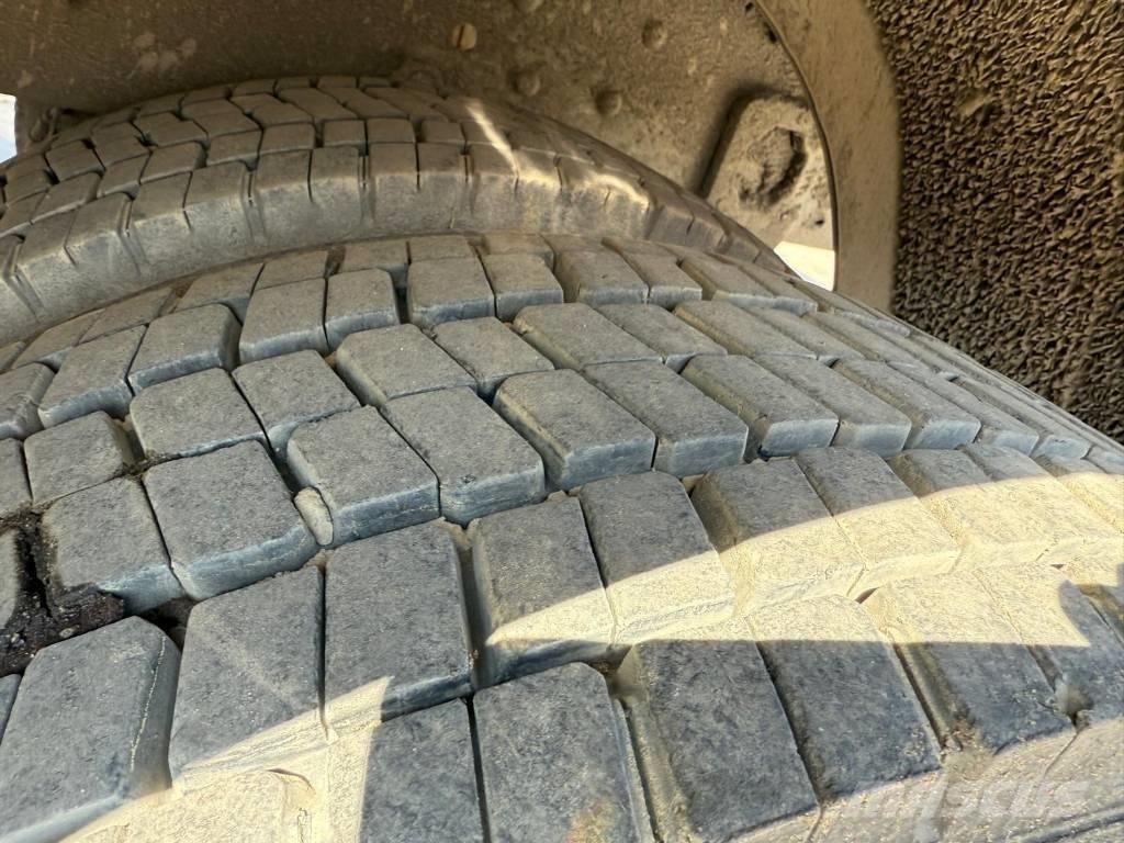 Iveco Baakwagen شاحنات مسطحة/مفصلية الجوانب