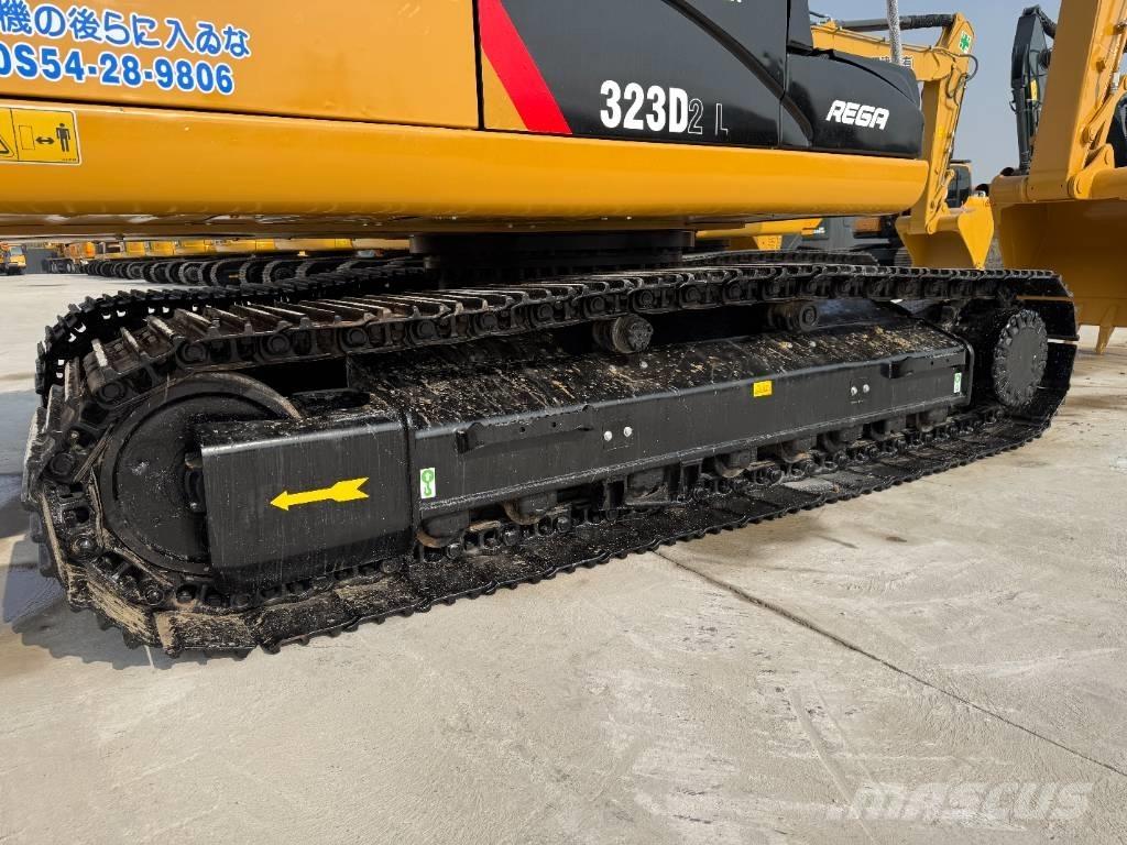 CAT 323D2L حفارات زحافة