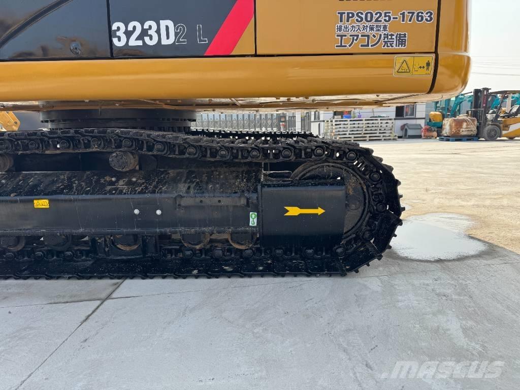 CAT 323D2L حفارات زحافة