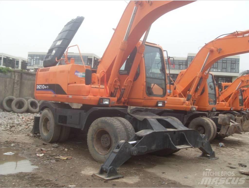 Doosan DH 210 W-7 حفارات بعجل
