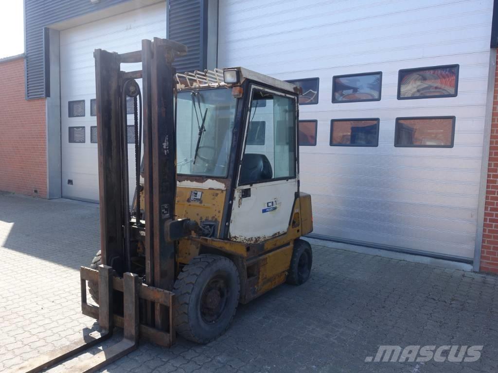 TCM FD 25 Z2 شاحنات الديزل