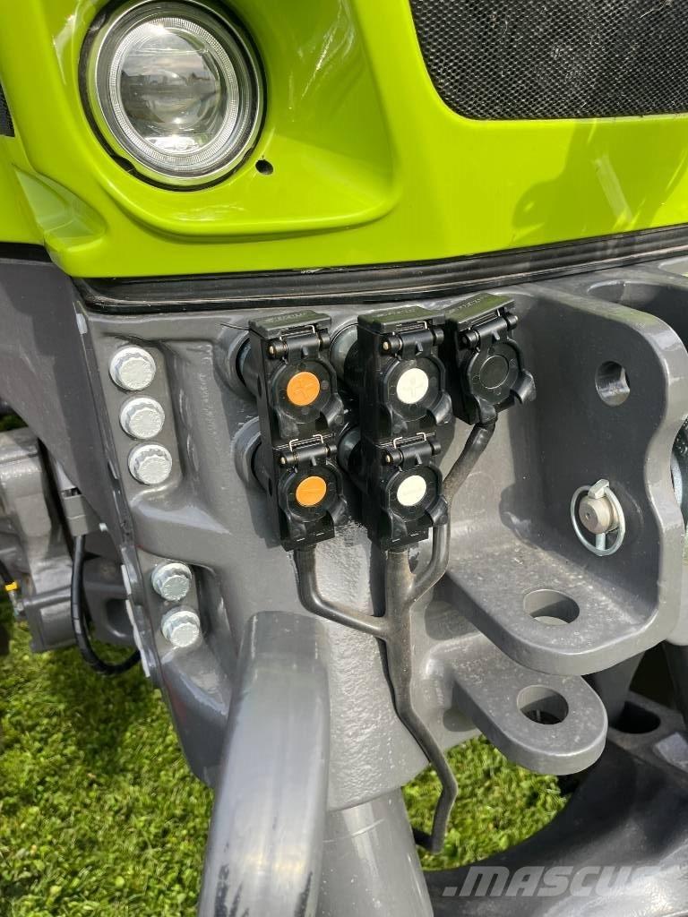 CLAAS AXION 930 الجرارات