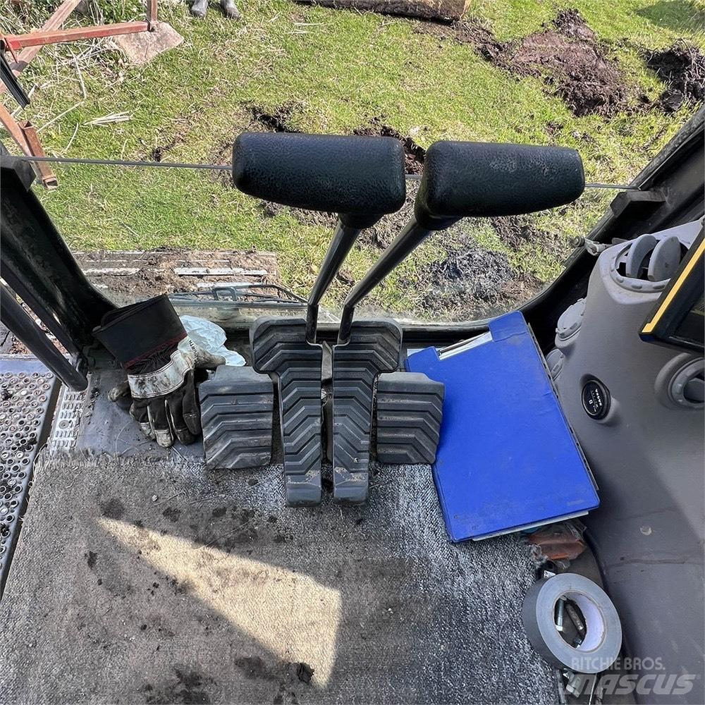 Volvo EC220 EL حفارات زحافة