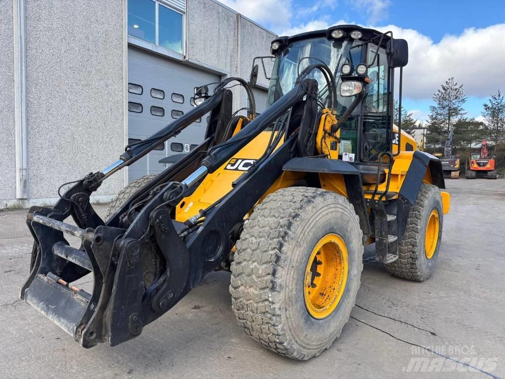 JCB 437 HT لوادر بعجل