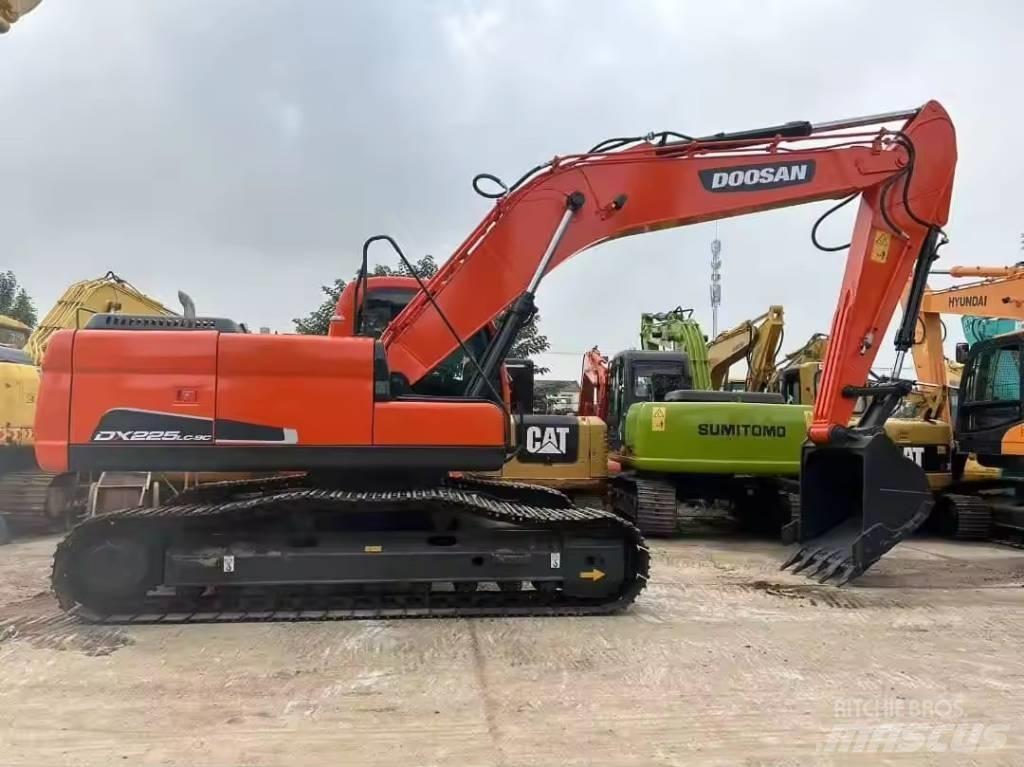 Doosan DX 225 LC-9C حفارات زحافة