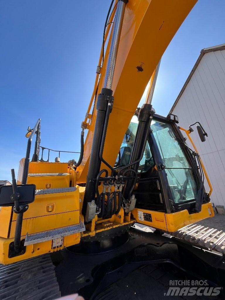 JCB JS 220 LC حفارات زحافة