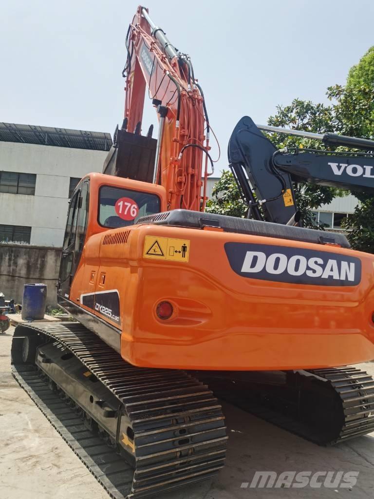 Doosan DX225LC-9C حفارات زحافة