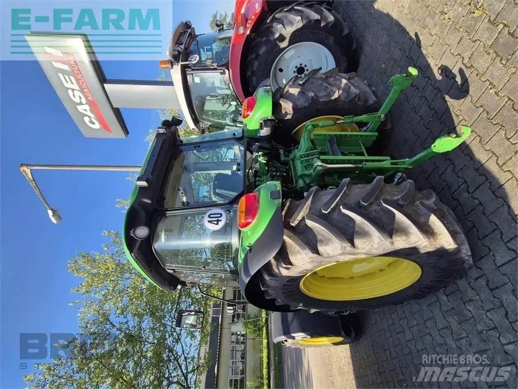 John Deere 5070 m الجرارات