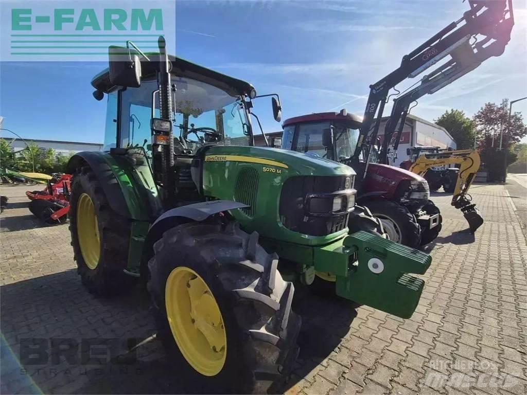 John Deere 5070 m الجرارات