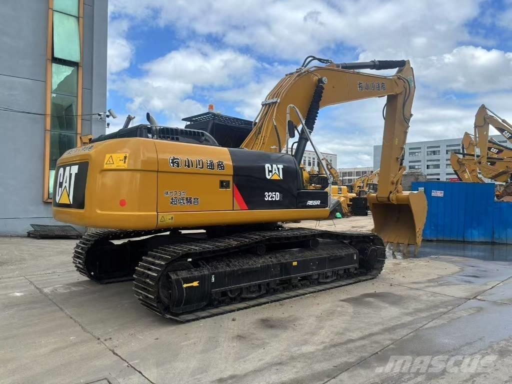 CAT 325 D حفارات زحافة