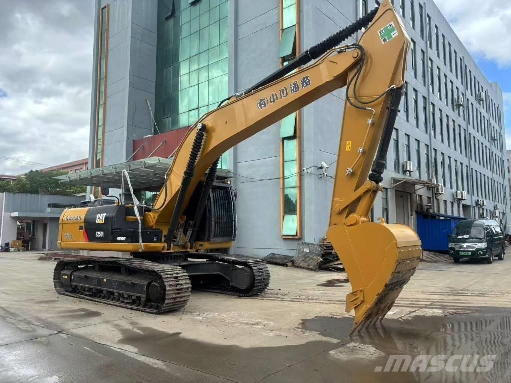CAT 325 D حفارات زحافة