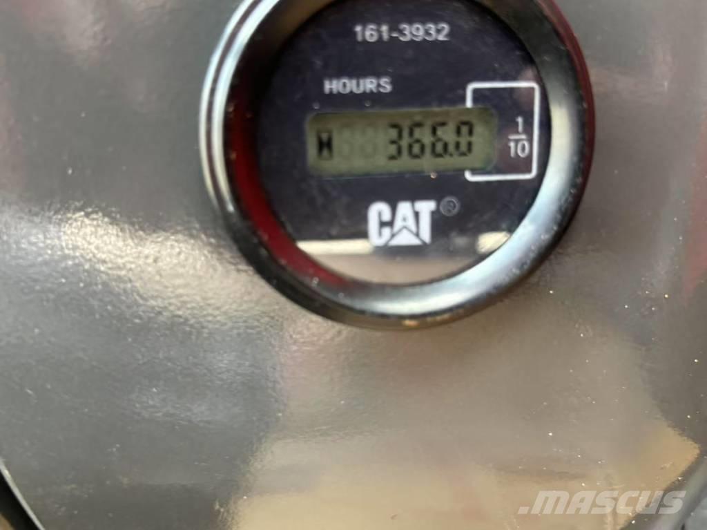 CAT 325 D حفارات زحافة