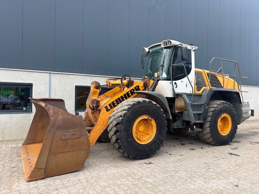 Liebherr L 550 لوادر بعجل