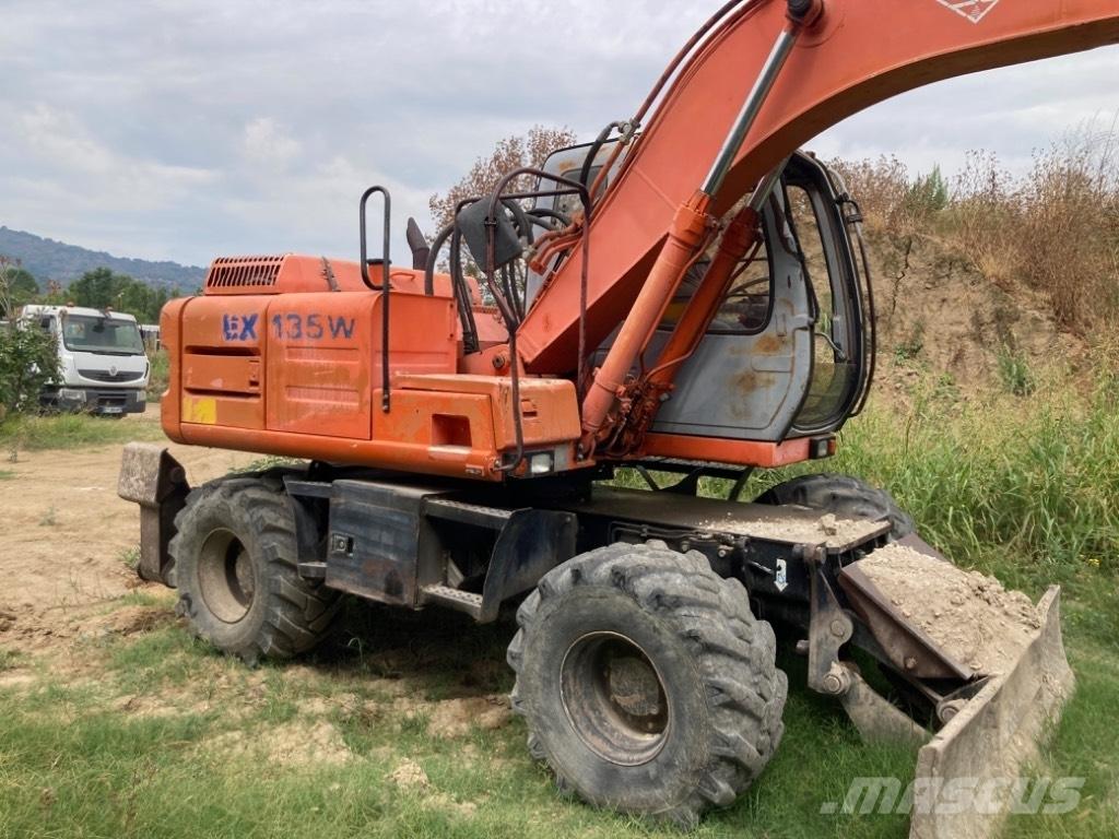 Hitachi EX 135 W حفارات بعجل