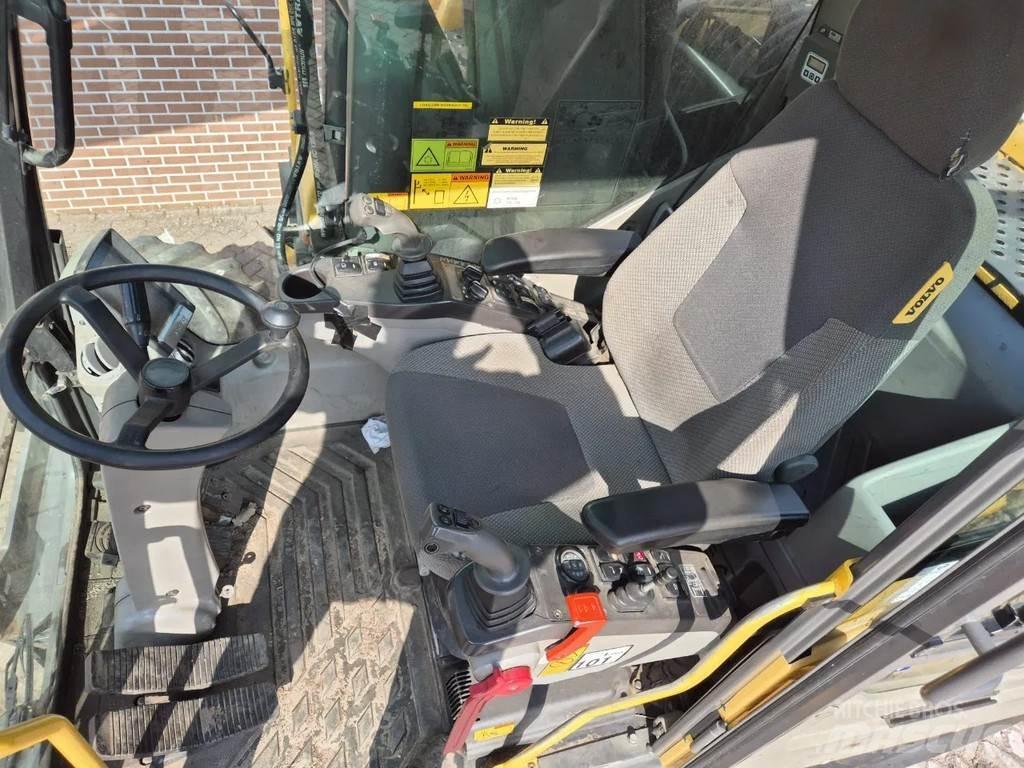 Volvo EW160C حفارات بعجل
