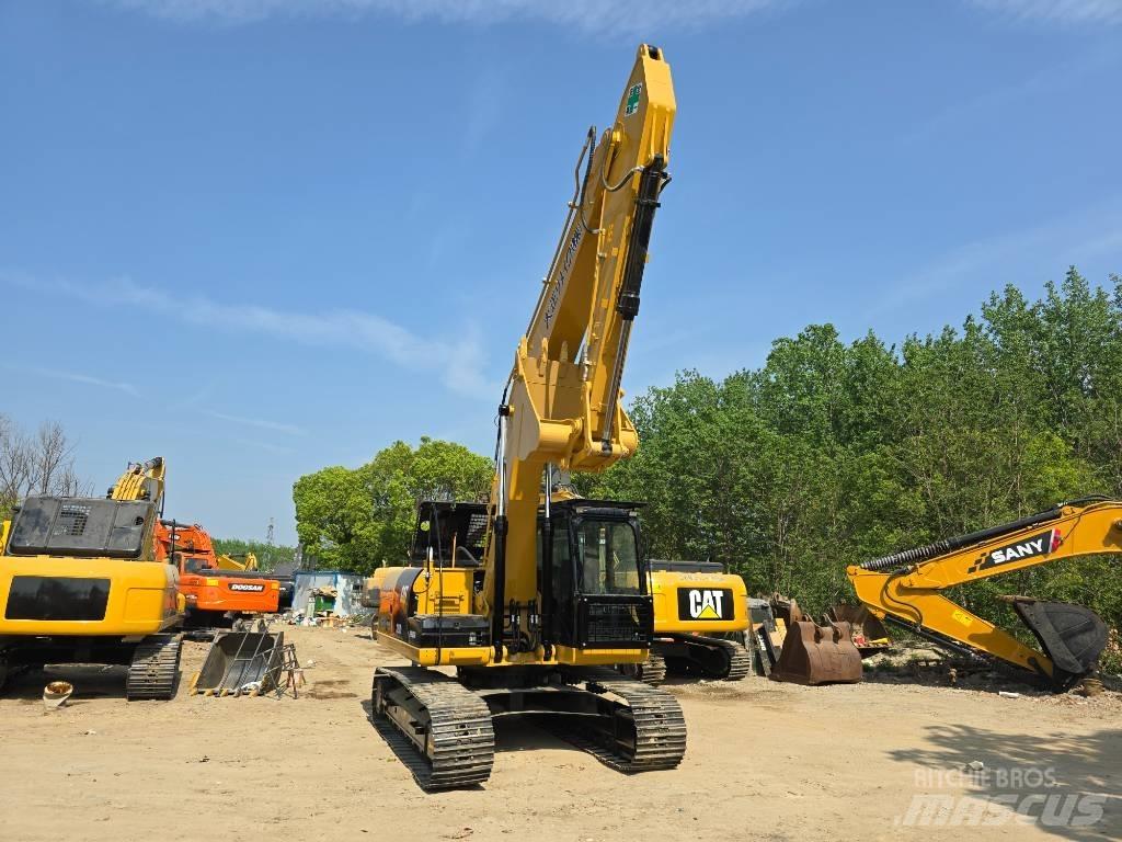 CAT 320 D 2 حفارات وسط 7 طن - 12 طن