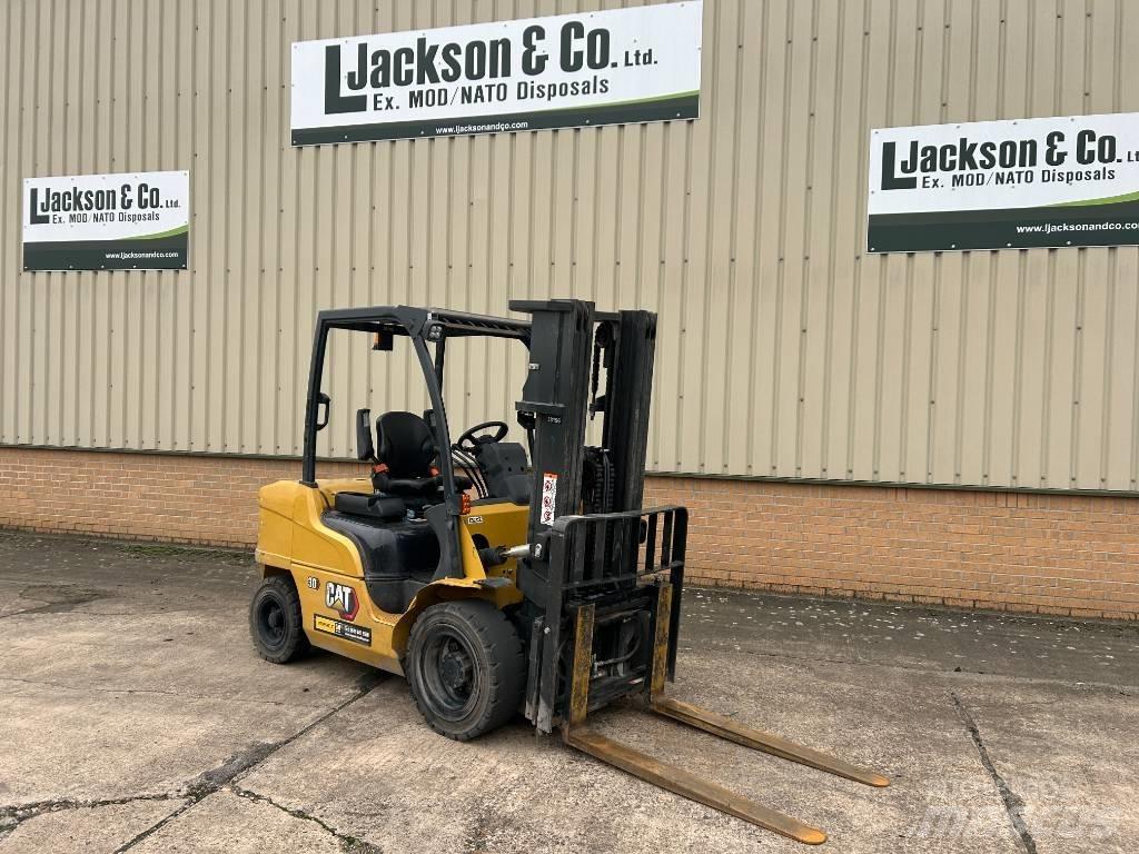 CAT DP 30 N شاحنات الديزل