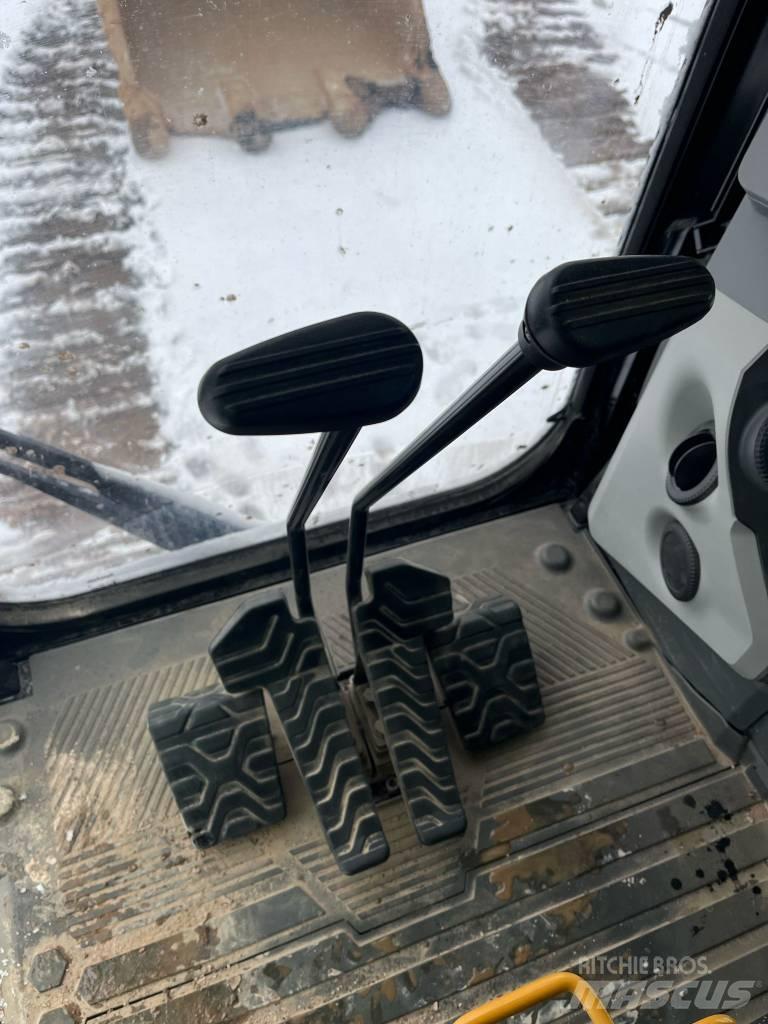 CAT 374-07B حفارات زحافة
