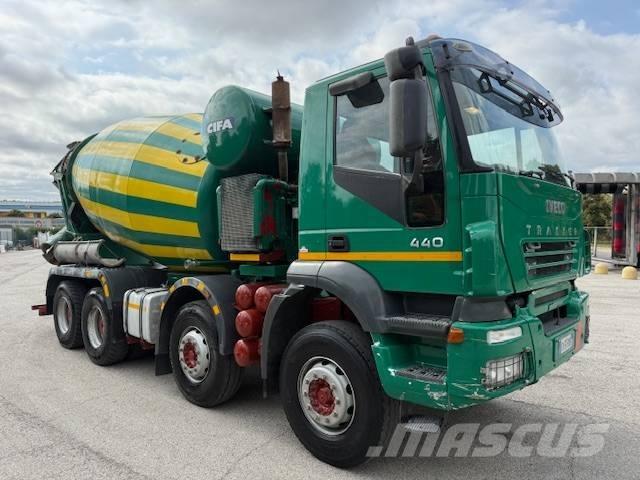 Iveco Trakker 440 شاحنات خرسانة
