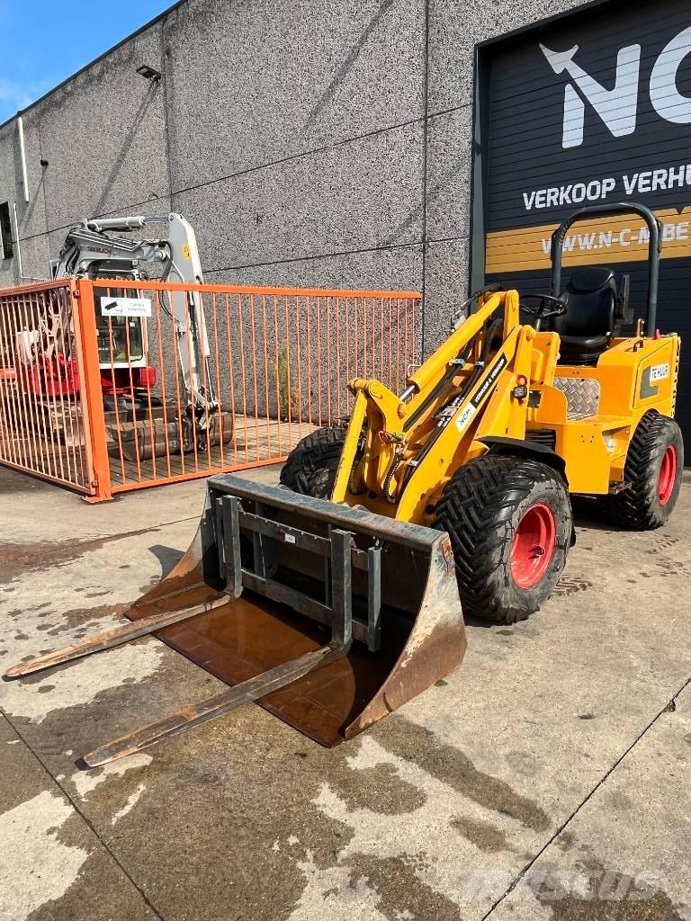 Knikmops KM 250 لوادر بعجل