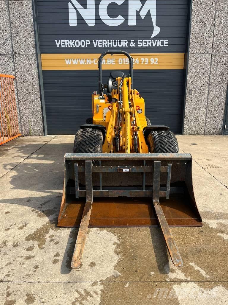 Knikmops KM 250 لوادر بعجل