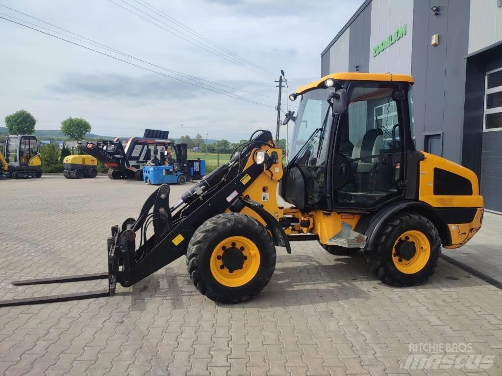 JCB 406 لوادر بعجل