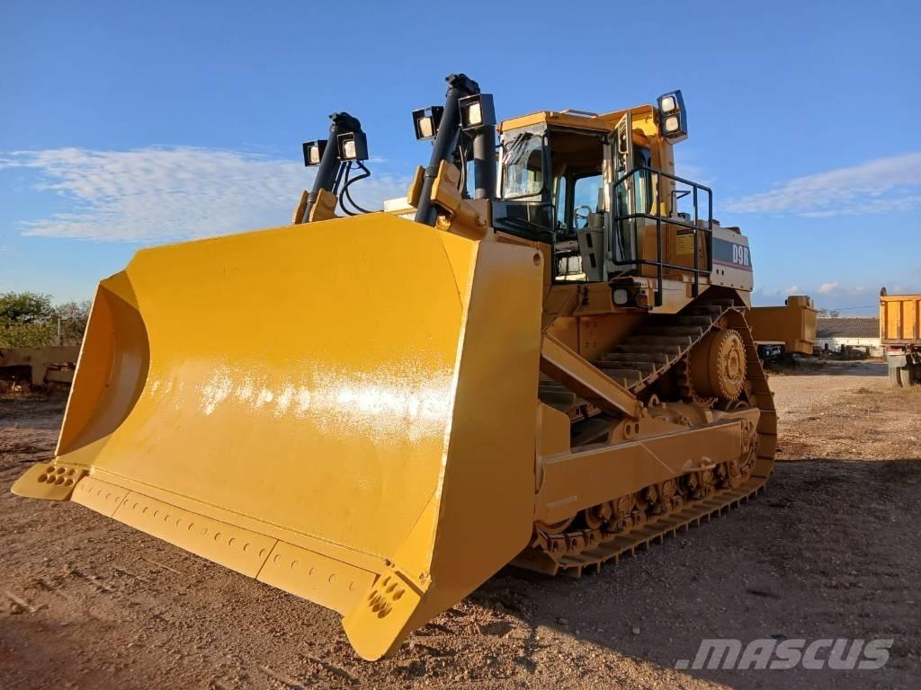 CAT D 9 R II بلدوزرات مجنزرة