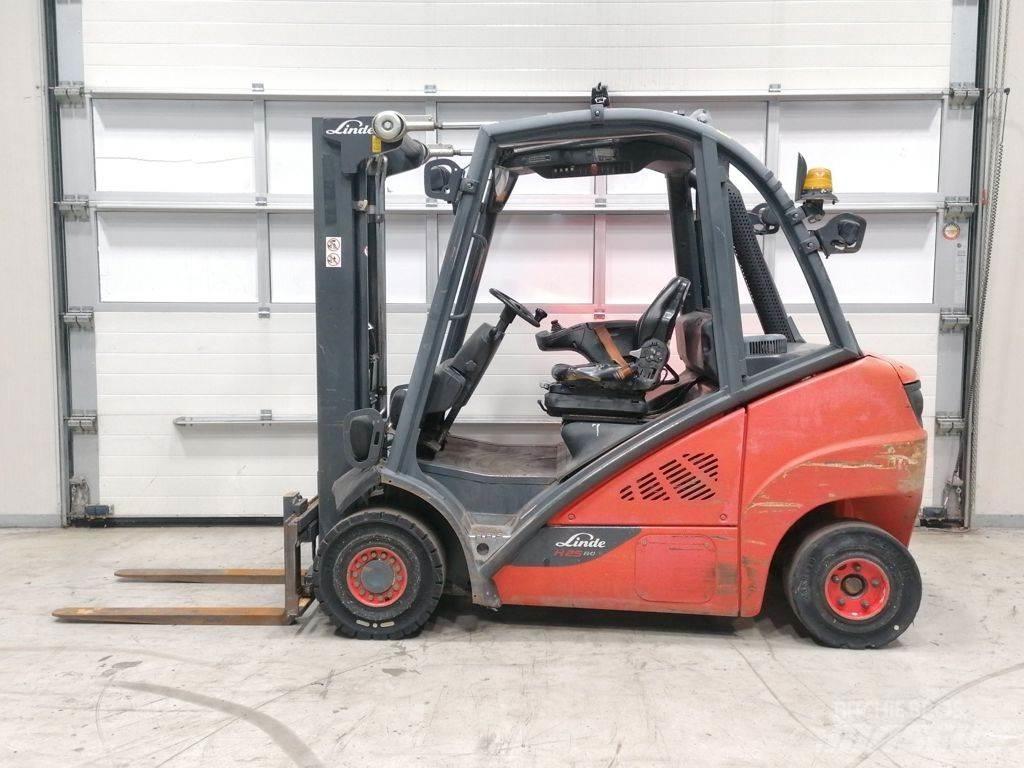 Linde H25D-02 شاحنات الديزل