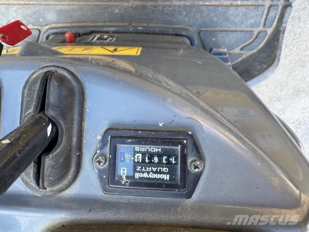 Yanmar SV08 (1C603) حفارات صغيرة أقل من 7 طن (حفارات صغيرة)