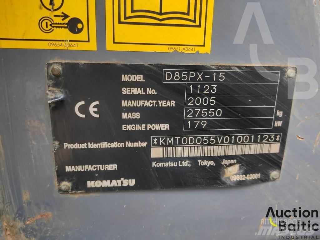 Komatsu D85PX-15 بلدوزرات مجنزرة