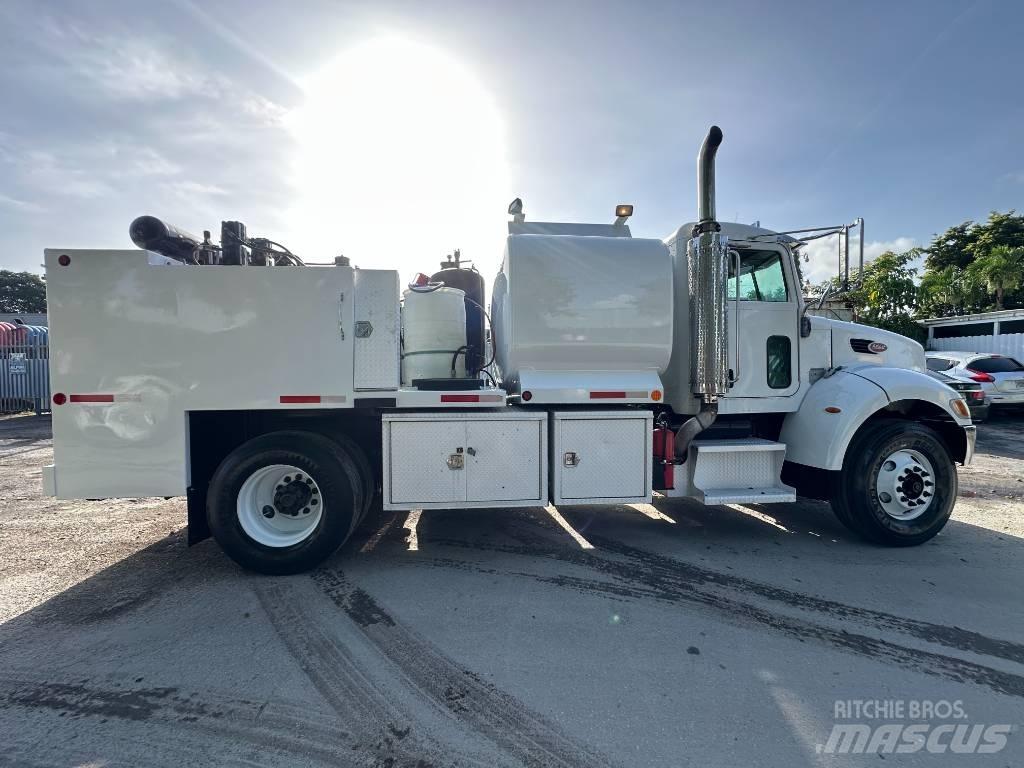 Peterbilt 335 شاحنات ذات صهاريج