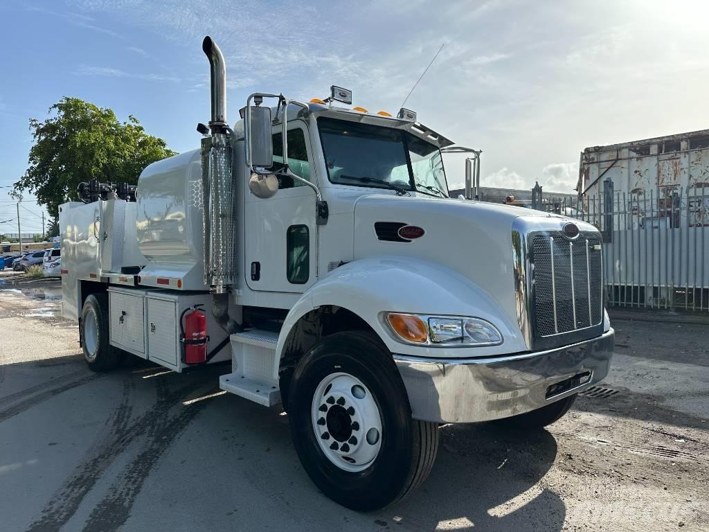 Peterbilt 335 شاحنات ذات صهاريج