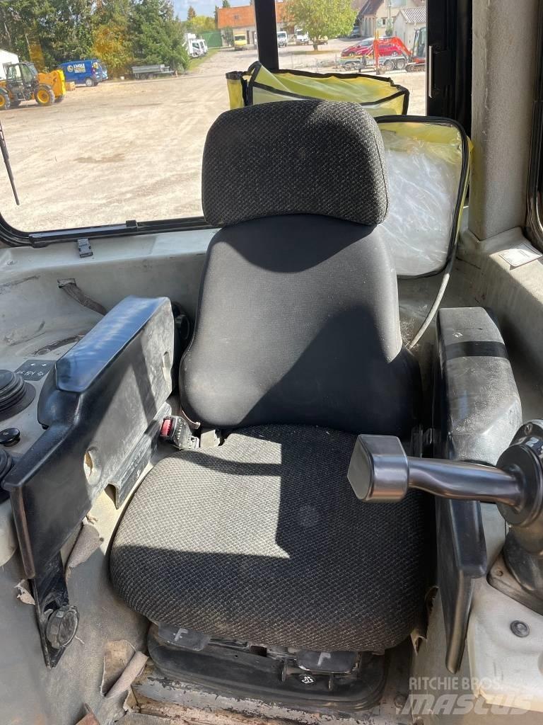 CAT D 6 T LGP بلدوزرات مجنزرة