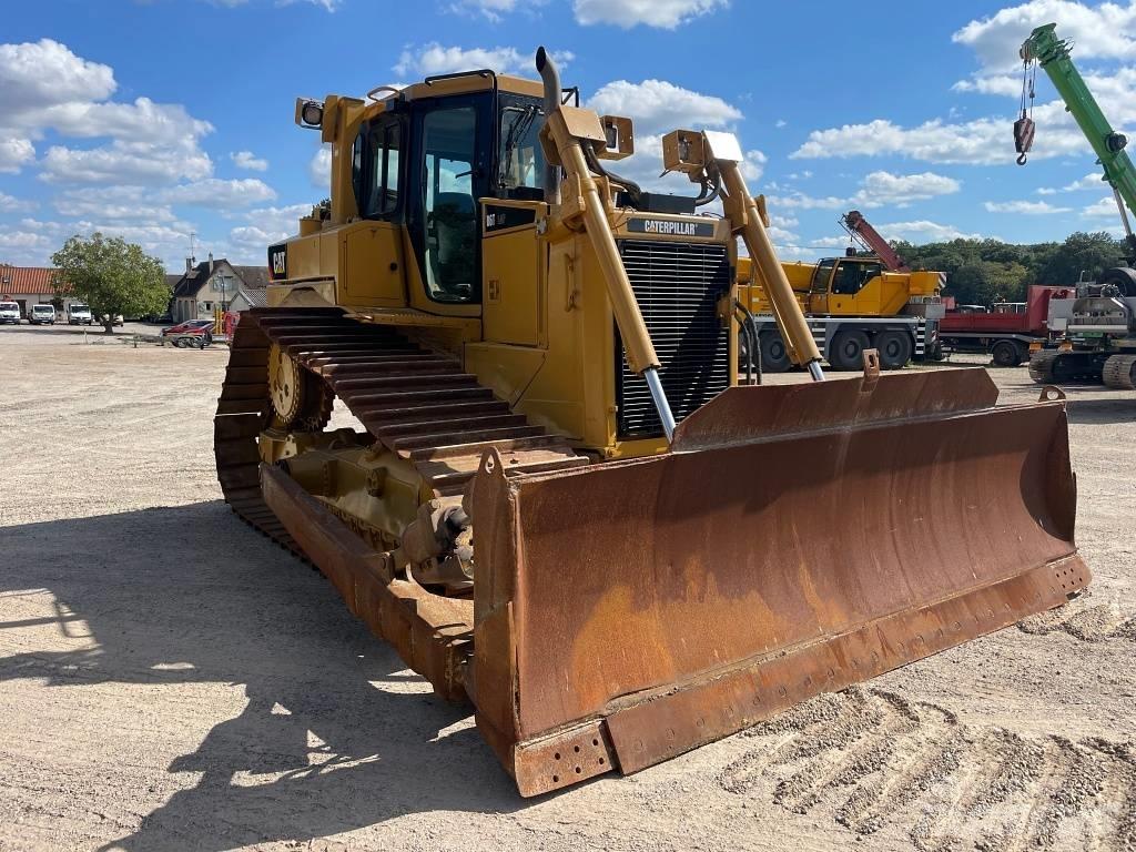CAT D 6 T LGP بلدوزرات مجنزرة