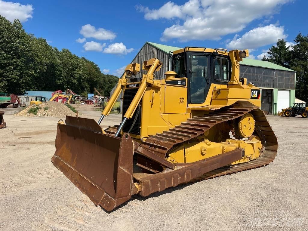 CAT D 6 T LGP بلدوزرات مجنزرة
