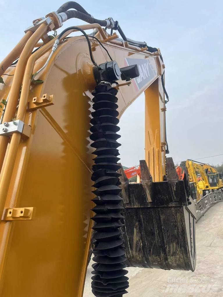 Sany SY 215 C حفارات زحافة