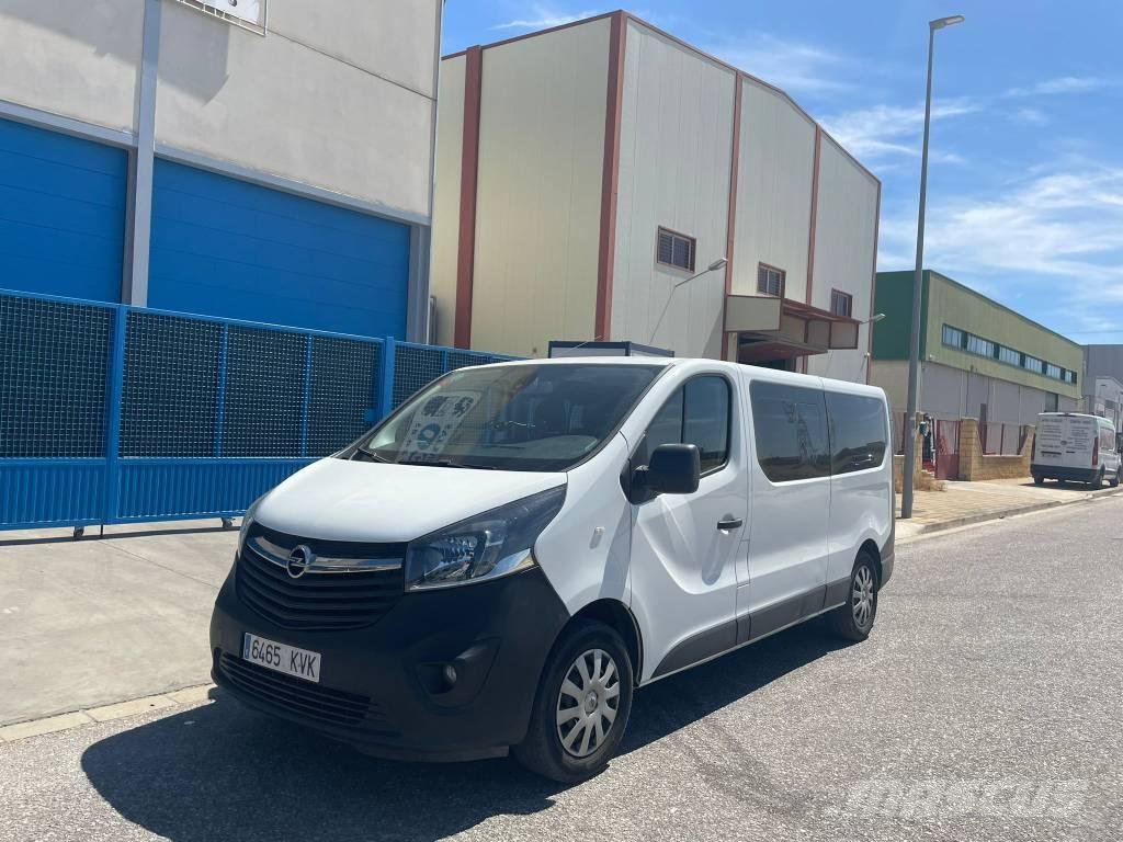 Opel VIVARO شاحنة مقفلة