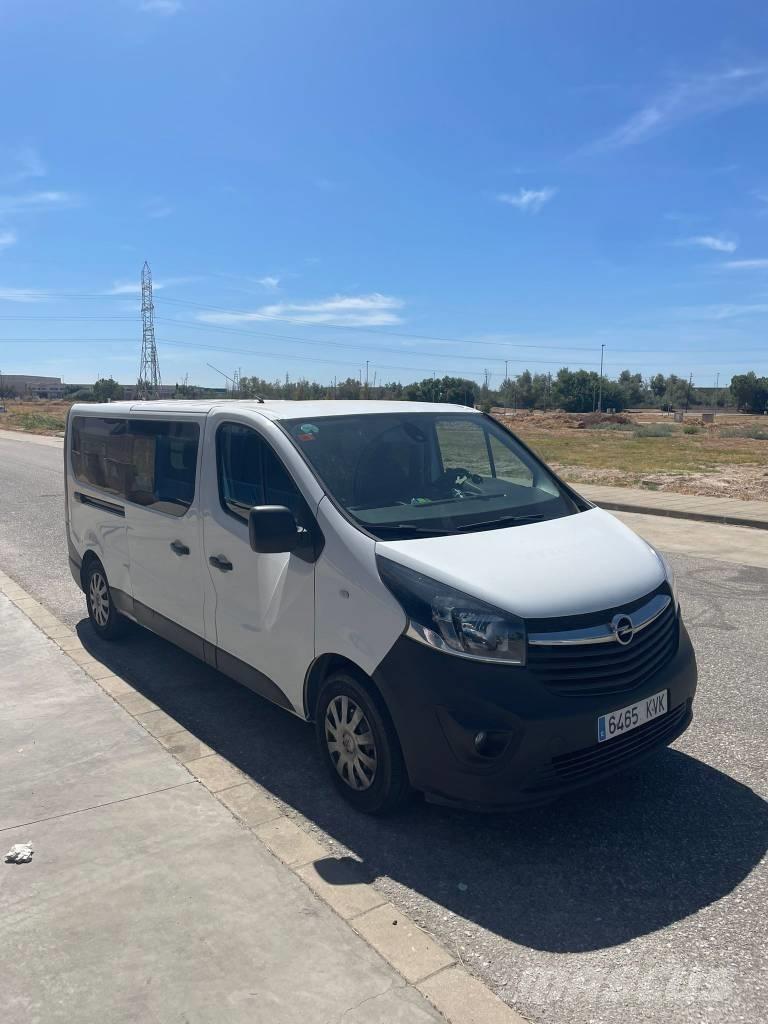 Opel VIVARO شاحنة مقفلة