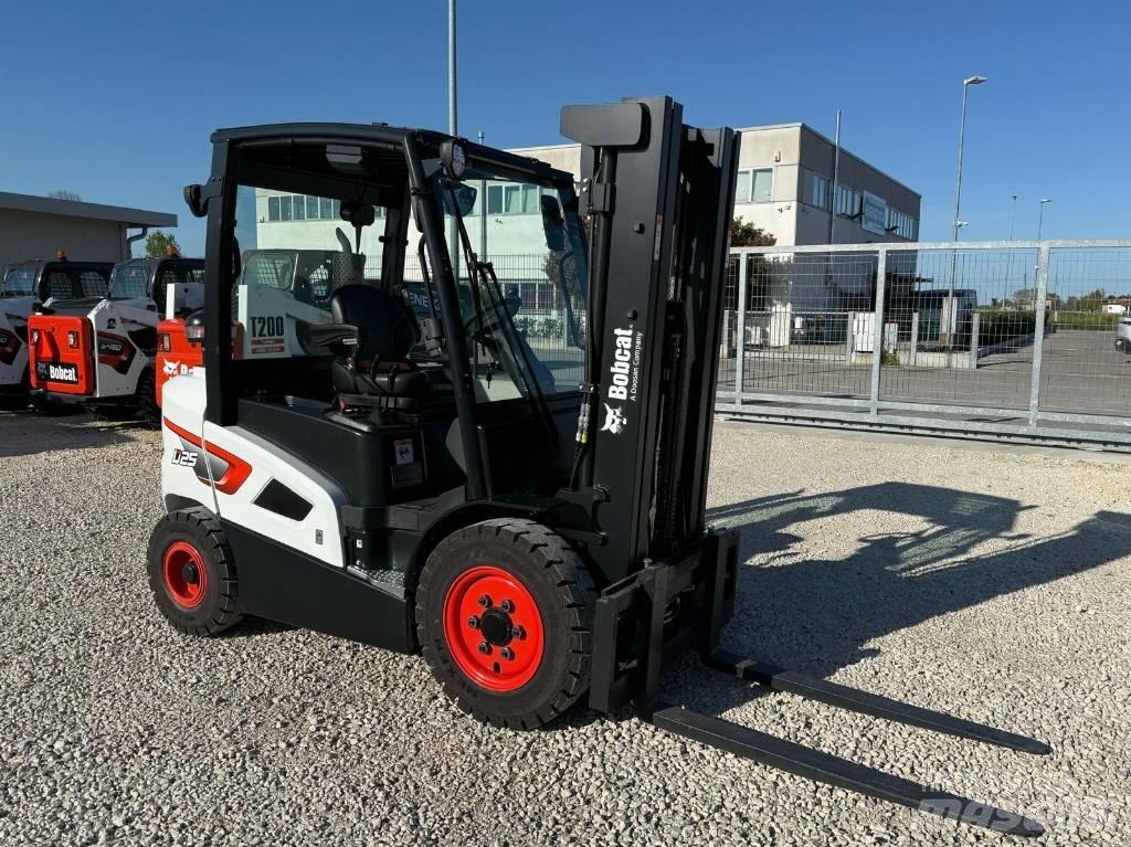 Bobcat D 25 S-9 شاحنات الديزل