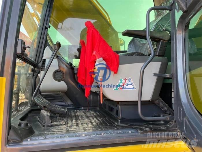 Komatsu PC 220-8 حفارات زحافة
