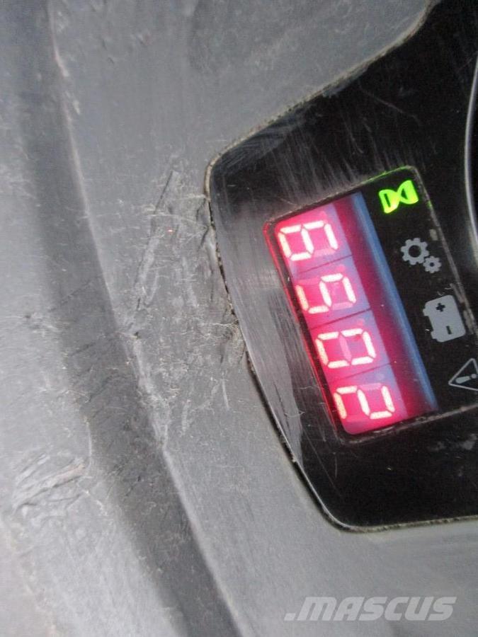 BT LPE200 رافعة منخفضة المستوى ذات منصة