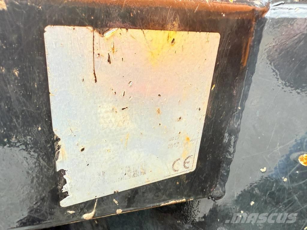 JCB 6 T عربات نقل قلابة للمواقع