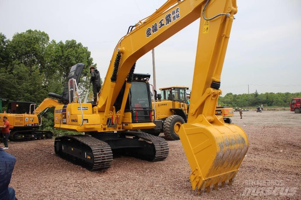 Komatsu PC 200-8 حفارات زحافة