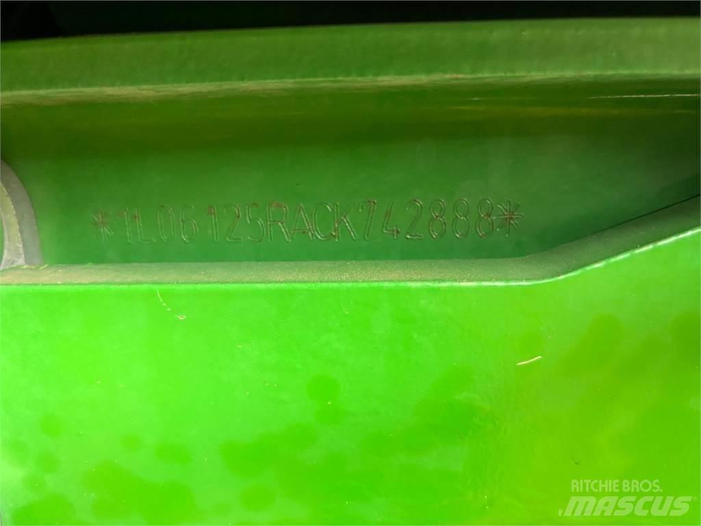 John Deere 6125R الجرارات